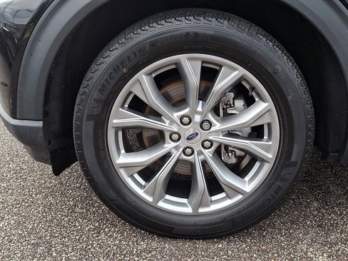 Used 2022 Ford Explorer XLT w/ Equipment Group 202A image 28