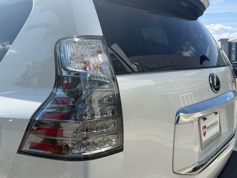 Used 2023 Lexus GX 460 Premium w/ Premium Package image 14