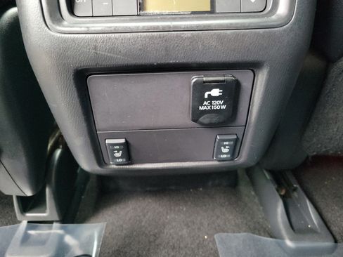 Used 2017 Nissan Pathfinder Platinum w/ Midnight Edition Package image 10