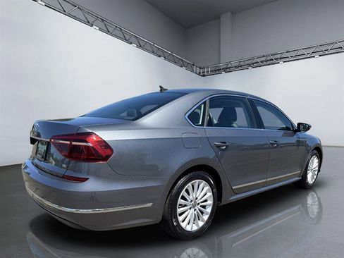 Used 2017 Volkswagen Passat 1.8T SE FWD image 7