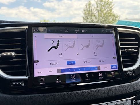 Used 2025 Chrysler Pacifica Select FWD image 32