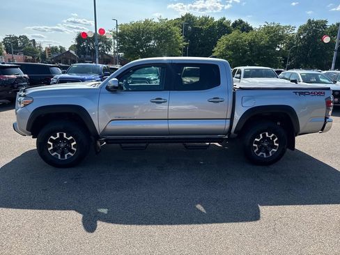 Used 2022 Toyota Tacoma TRD Off-Road AWD/4WD image 4