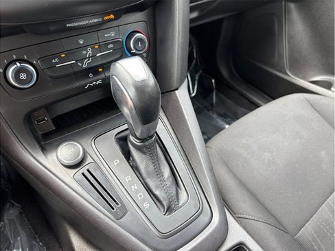 Used 2015 Ford Focus SE w/ SE Sport Package FWD image 24