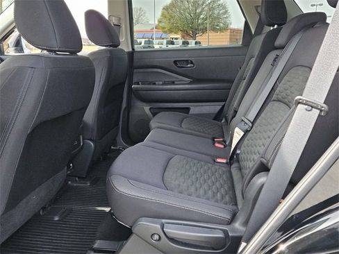 Used 2023 Nissan Pathfinder S image 6