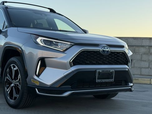 Used 2021 Toyota RAV4 XSE image 3