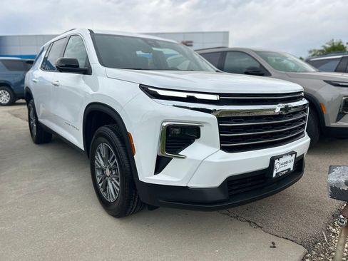 New 2026 Chevrolet Traverse LT w/ Driver Confidence Package FWD image 1