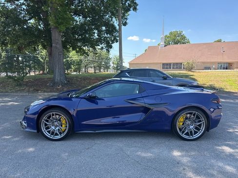 Used 2025 Chevrolet Corvette Z06 w/ Stealth Interior Trim Package RWD image 2