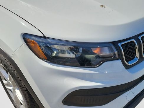 Used 2023 Jeep Compass Sport image 9