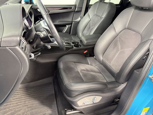 Certified 2021 Porsche Macan image 5