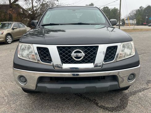 Used 2010 Nissan Frontier SE image 2