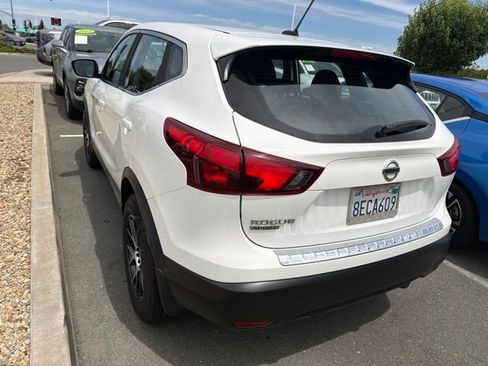 Used 2018 Nissan Rogue Sport S FWD image 11