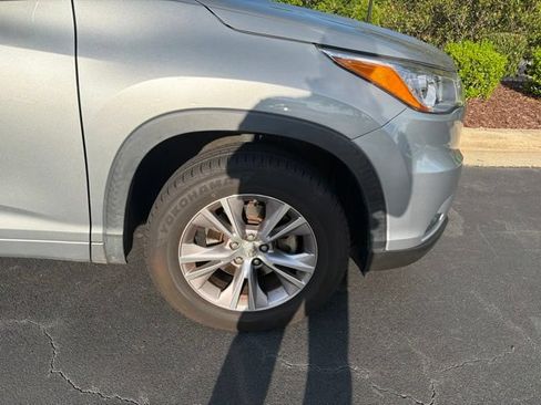 Used 2015 Toyota Highlander Plus FWD image 10