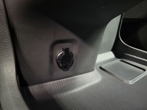 Used 2024 Toyota Sienna XLE AWD/4WD image 20