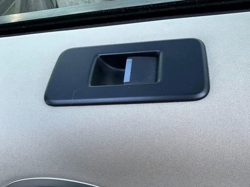 Used 2017 Land Rover Discovery HSE image 49