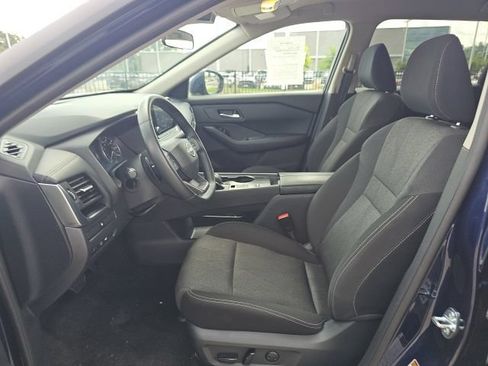 Used 2025 Nissan Rogue SV FWD image 13