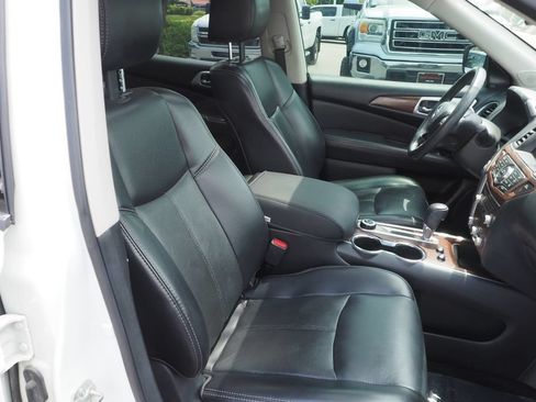 Used 2019 Nissan Pathfinder Platinum AWD/4WD image 24