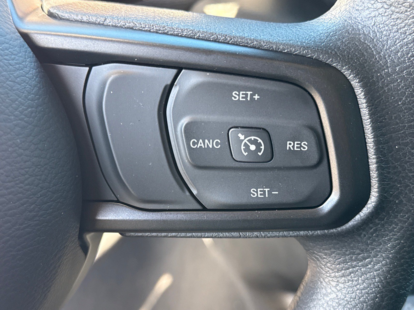 Used 2025 Jeep Gladiator Sport AWD/4WD image 16