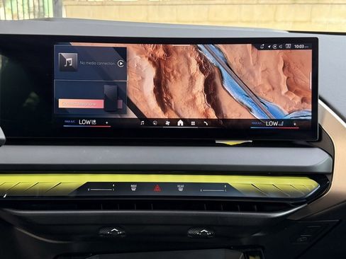 Used 2025 BMW X3 xDrive30i w/ Convenience Package image 28