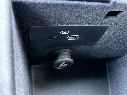 Used 2025 Volvo XC90 B6 Core w/ Protection Package Premier image 37