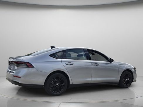 Certified 2025 Honda Accord SE image 6
