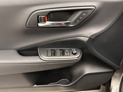 Used 2023 Toyota Crown Limited image 17