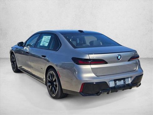 Used 2026 BMW i7 eDrive50 w/ M Sport Package RWD image 9