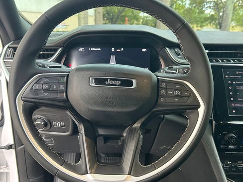 Used 2024 Jeep Grand Cherokee Laredo X RWD image 16