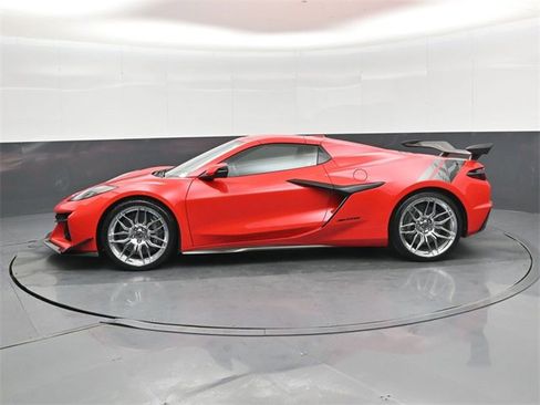 Used 2024 Chevrolet Corvette Z06 w/ Z07 Performance Package image 7