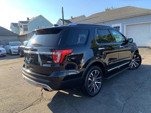 Used 2017 Ford Explorer Platinum image 4