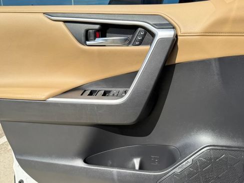 Used 2022 Toyota RAV4 Limited FWD image 19