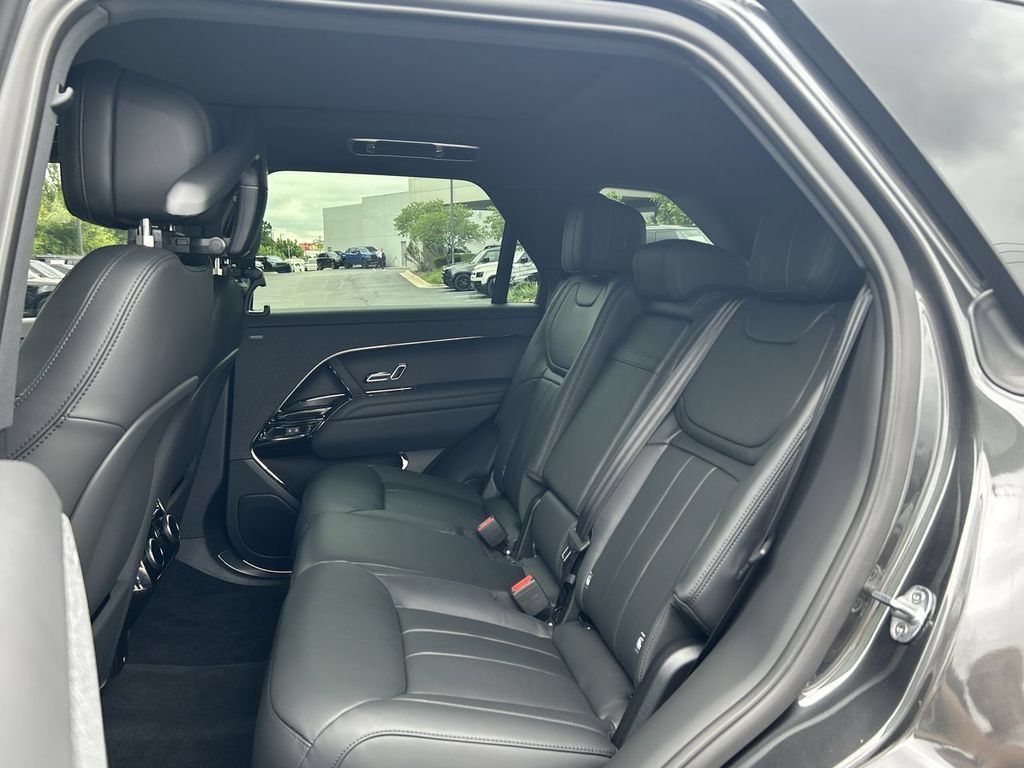 New 2026 Land Rover Range Rover Sport Dynamic SE AWD/4WD image 15