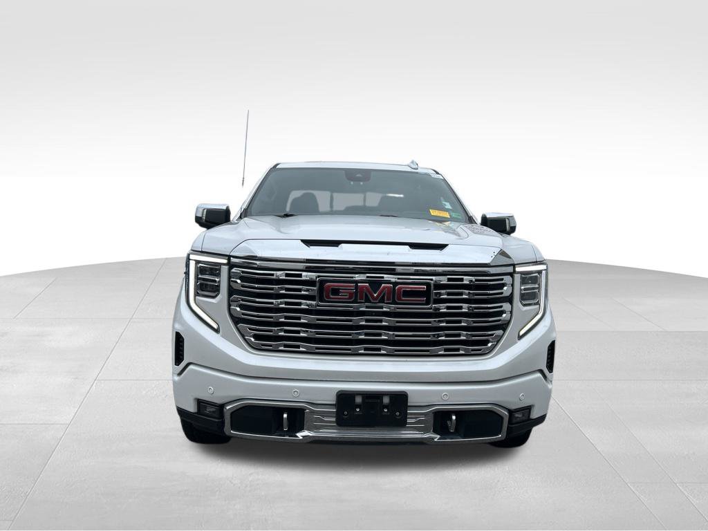 Used 2025 GMC Sierra 1500 Denali w/ Technology Package AWD/4WD image 9
