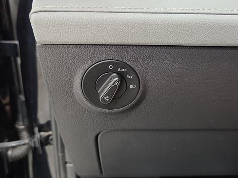 Used 2022 Volkswagen Taos SEL w/ Panoramic Sunroof Package FWD image 26