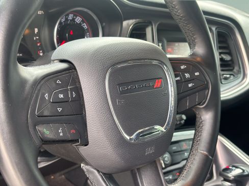 Used 2016 Dodge Challenger SXT RWD image 20