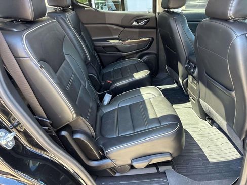 Used 2022 GMC Acadia Denali w/ Denali Ultimate Package AWD/4WD image 16