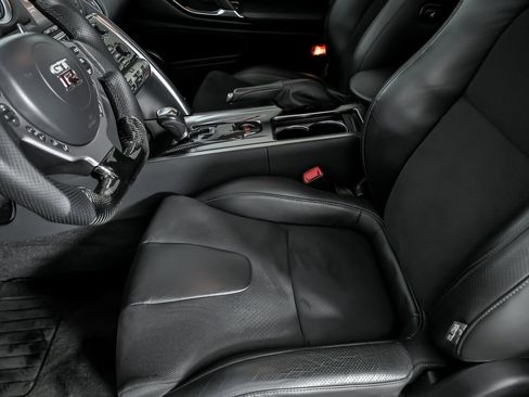 Used 2009 Nissan GT-R Premium image 20