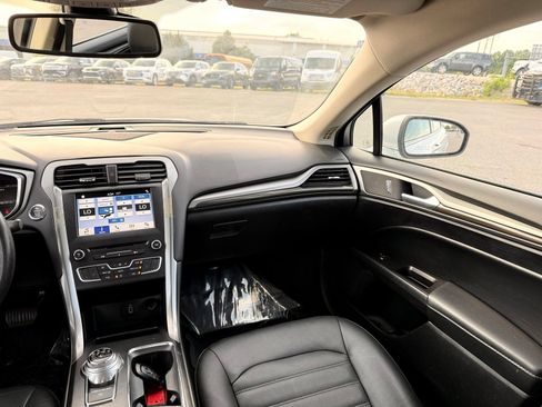 Used 2018 Ford Fusion SE w/ Equipment Group 602A FWD image 24