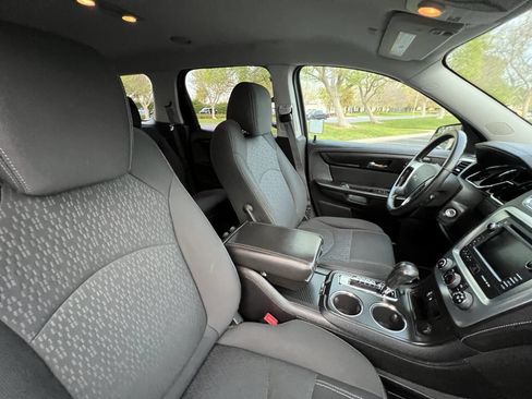 Used 2013 GMC Acadia SLE image 18