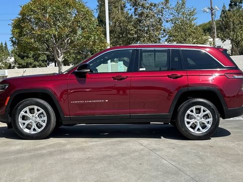 Used 2023 Jeep Grand Cherokee Limited AWD/4WD image 9