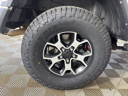 Used 2022 Jeep Wrangler Unlimited Rubicon w/ LED Lighting Group AWD/4WD image 27