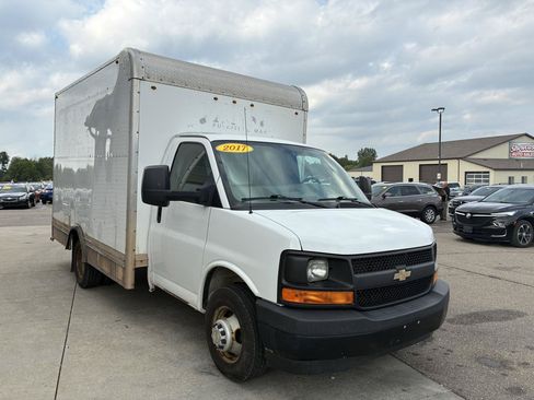 Used 2017 Chevrolet Express 3500 RWD image 3