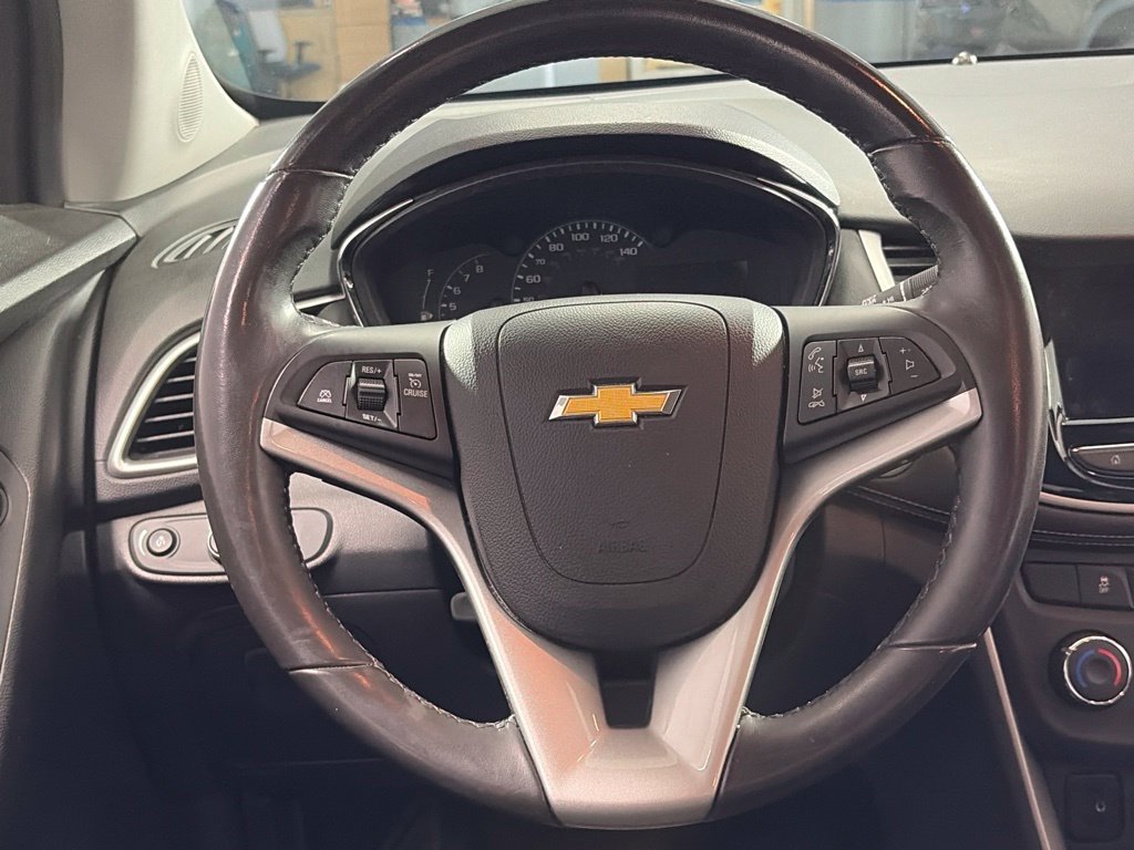 Used 2019 Chevrolet Trax LT w/ LT Convenience Package FWD image 17