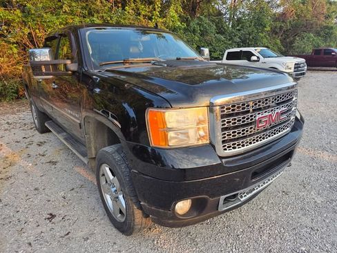 Used 2011 GMC Sierra 2500 Denali AWD/4WD image 3