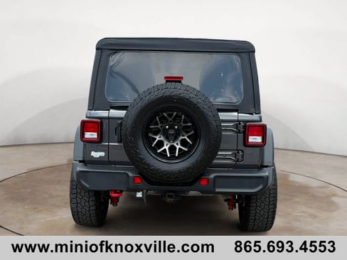 Used 2022 Jeep Wrangler Unlimited Rubicon AWD/4WD image 4