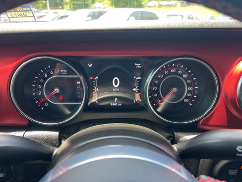 Used 2021 Jeep Gladiator Rubicon AWD/4WD image 12