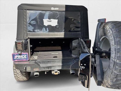 Used 2014 Jeep Wrangler Unlimited Rubicon image 19
