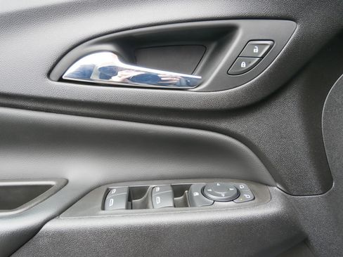 Used 2020 Chevrolet Equinox LT image 9