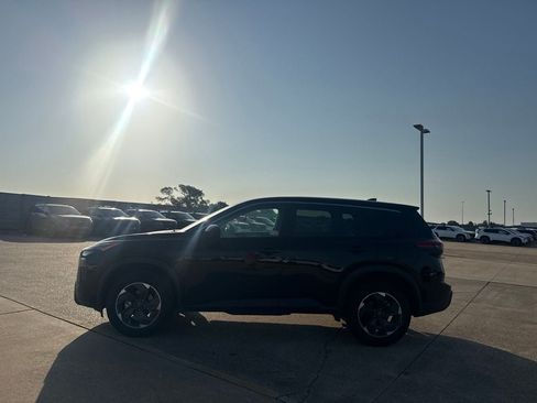 Certified 2025 Nissan Rogue SV AWD/4WD image 12