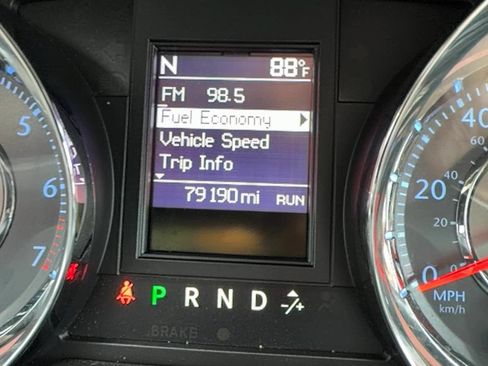 Used 2014 Chrysler Town & Country Touring-L w/ Driver Convenience Group FWD image 9