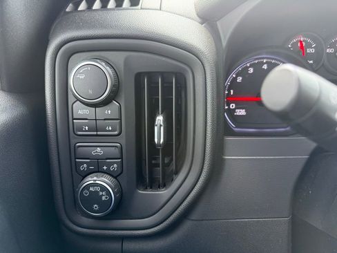 Used 2019 Chevrolet Silverado 1500 Custom Trail Boss w/ Custom Convenience Package image 8